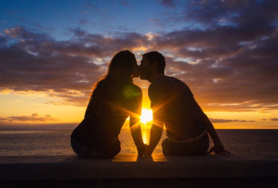 50+ Juicy Date Messages for Sensual Connections
